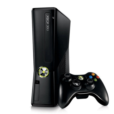 Xbox 360 Slim (4 GB) + Risen + Neverdead